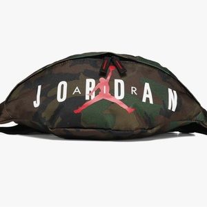 Nike Air Jordan Fanny, Hip Pack, Waist Belt, Crossbody Camo Bag NWT